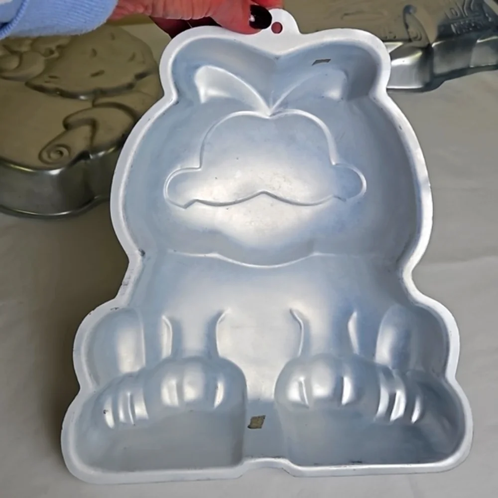 2 Vintage Wilton Cake Pans Garfield, Santa with List VGUC
